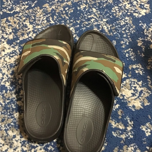 OOFOS Camo Adjustable Slide/Sandals